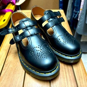 DR. MARTENS BNWOB SIZE 7! Mary Jane